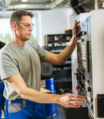 Adaptive Production Scheduling Throughput Optimization.jpg